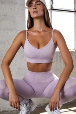 Seamless Scoop Neck Sports Bra In Lilac