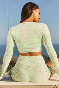Growth Slinky Long Sleeve Crop Top In Green 12 Growth Slinky Long Sleeve Crop Top In Green -Core Fit Shop bt0061 5 growth green long sleeve cross over bust flattering floral crop top