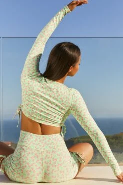 Slinky Round Neck Long Sleeve Crop Top In Green -Core Fit Shop bt0062 6 arise green ruched long sleeve floral pattern crop top