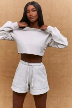 Momentum Raw Hem Cropped Sweatshirt In Grey 17 Momentum Raw Hem Cropped Sweatshirt In Grey -Core Fit Shop bt0193 2 momentum grey long sleeved cropped sweatshirt