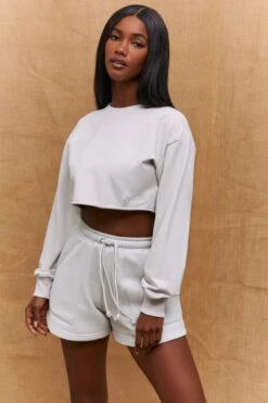 Momentum Raw Hem Cropped Sweatshirt In Grey 15 Momentum Raw Hem Cropped Sweatshirt In Grey -Core Fit Shop bt0193 3 momentum grey long sleeved cropped sweatshirt