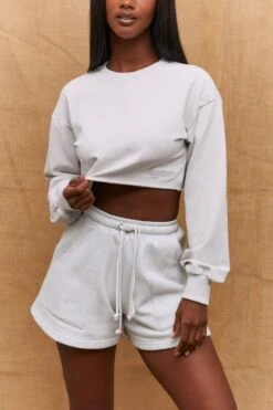 Momentum Raw Hem Cropped Sweatshirt In Grey 14 Momentum Raw Hem Cropped Sweatshirt In Grey -Core Fit Shop bt0193 4 momentum grey long sleeved cropped sweatshirt